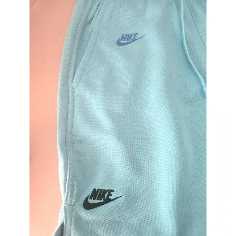 Nike Sportswear Embroidered Logo Shorts Men light blue Sz S